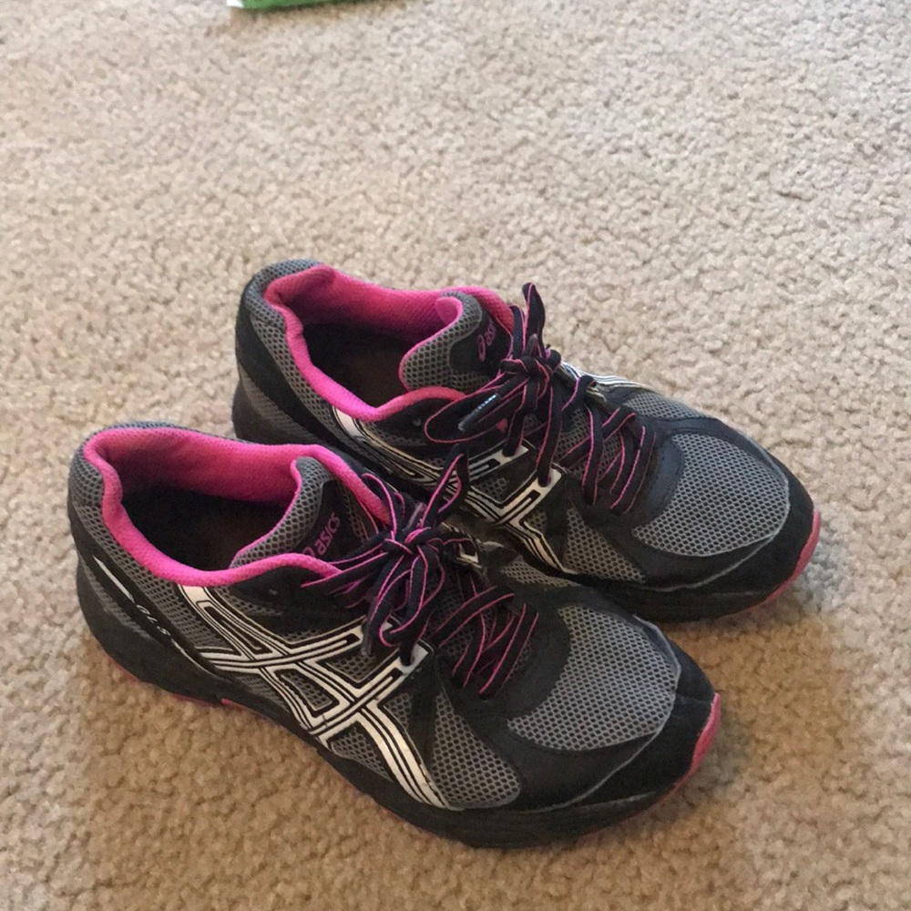 7.5 ASICS